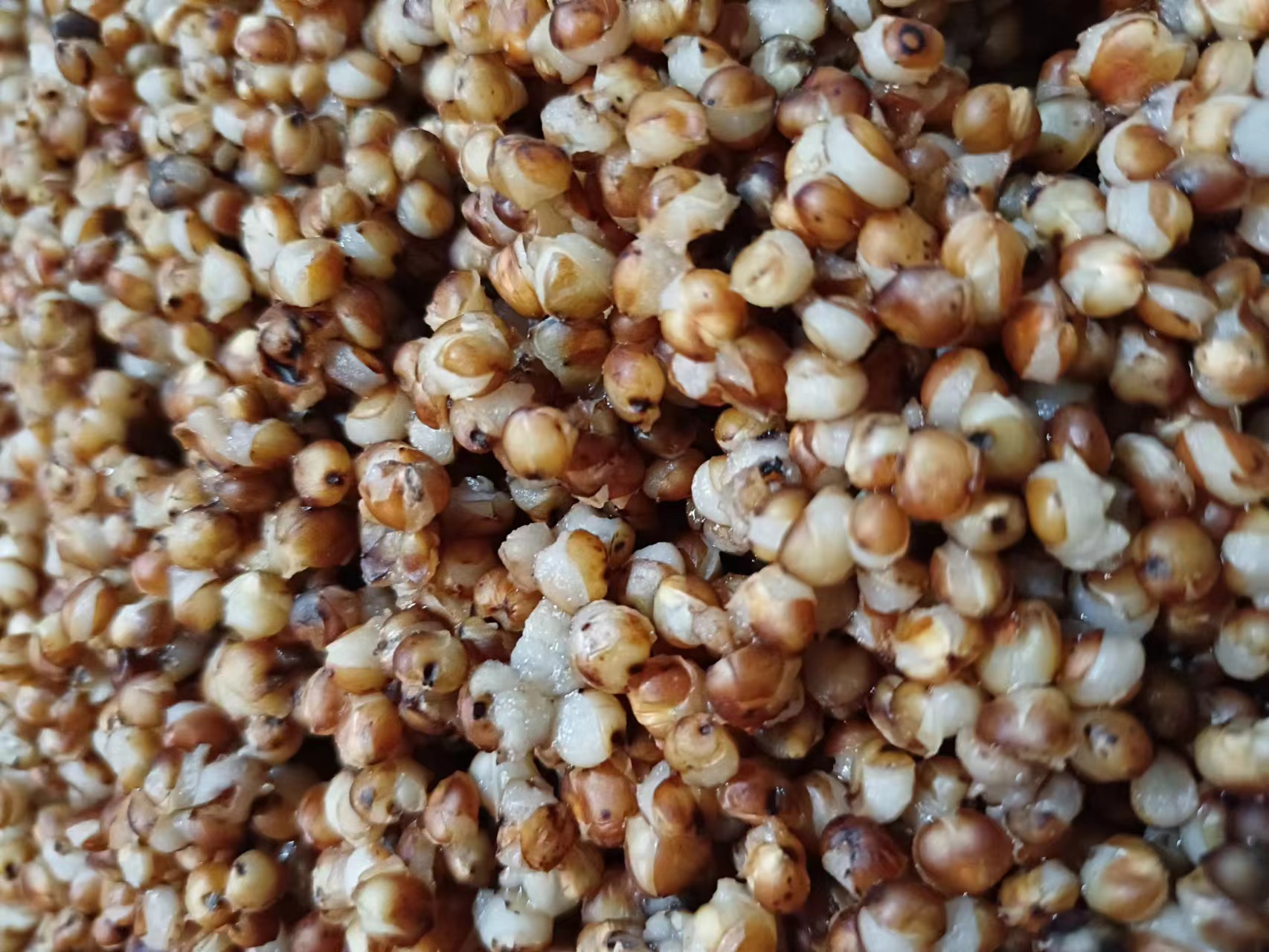 木瓜泡酒制作步骤示意图,展示木瓜处理与泡酒过程 木瓜泡酒步骤图