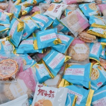 鑫彭冠生圆桃酥，猴头菇，瓦格煎饼，什锦饼干等1500斤
