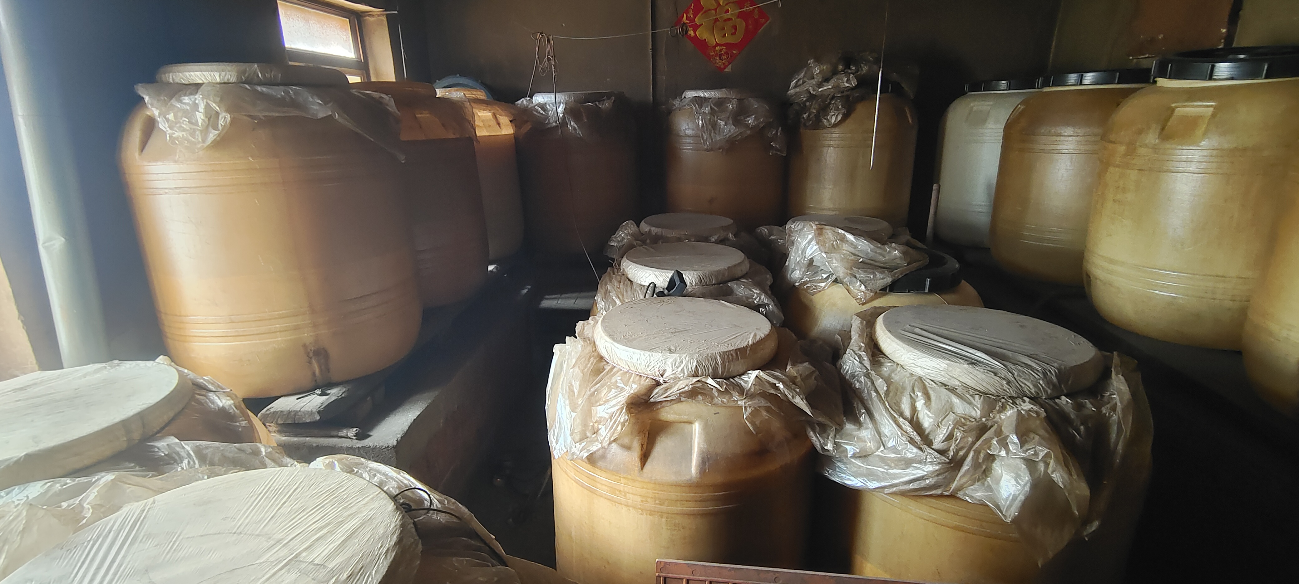 夏黑葡萄家庭酿酒工具与成品展示