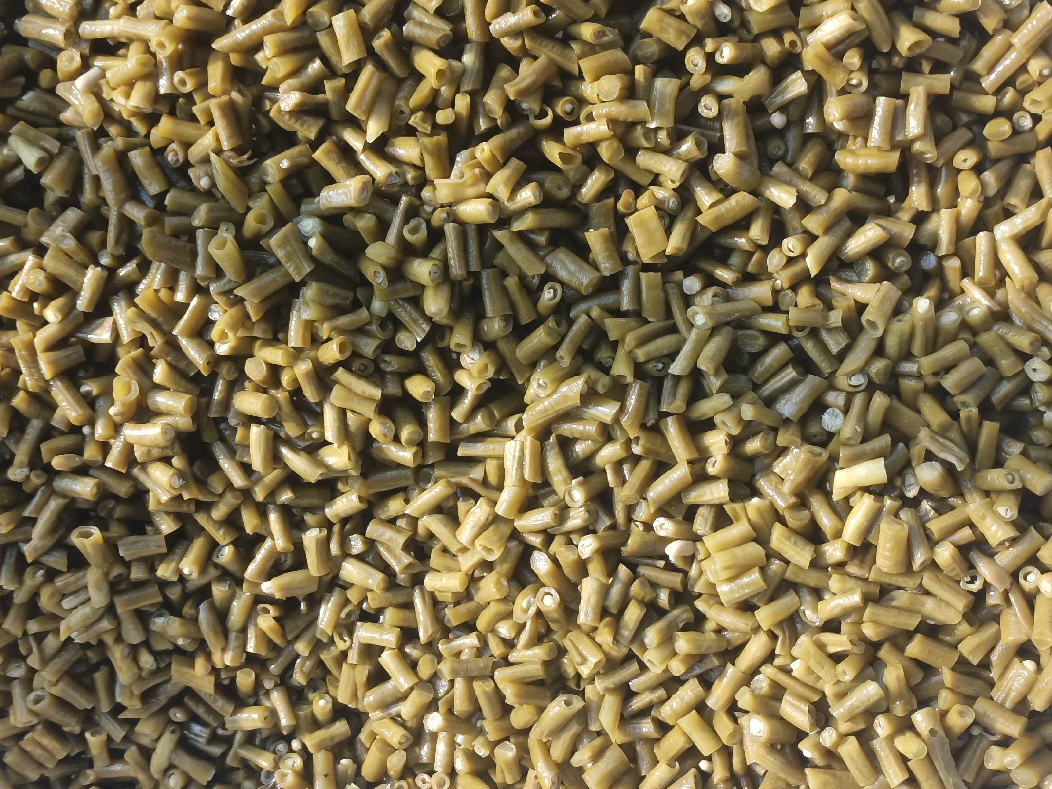 酸豆角拌面成品图,色彩丰富,酱香浓郁 酸豆角拌面成品图