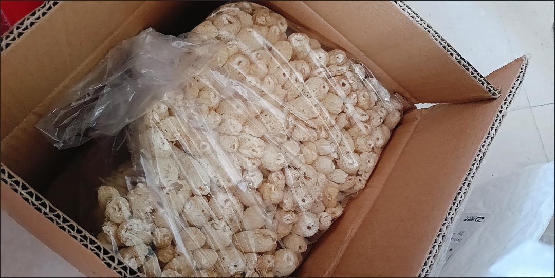 图示展示山竹用纸箱+干燥剂的常温保存方法 山竹常温保存方式示意图