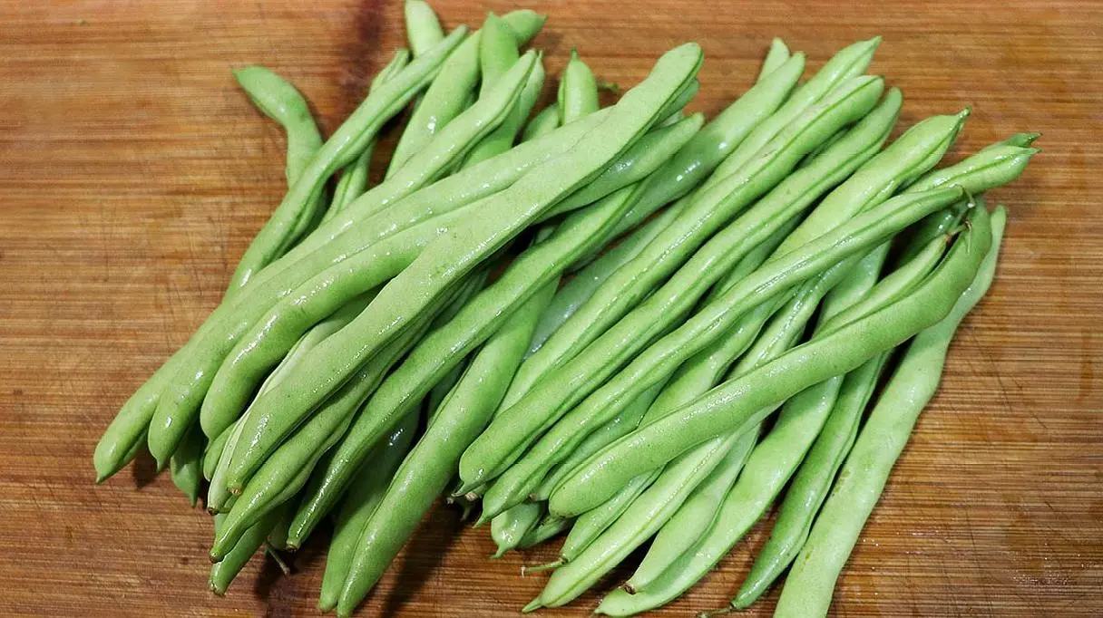 扁豆叶子烹饪场景