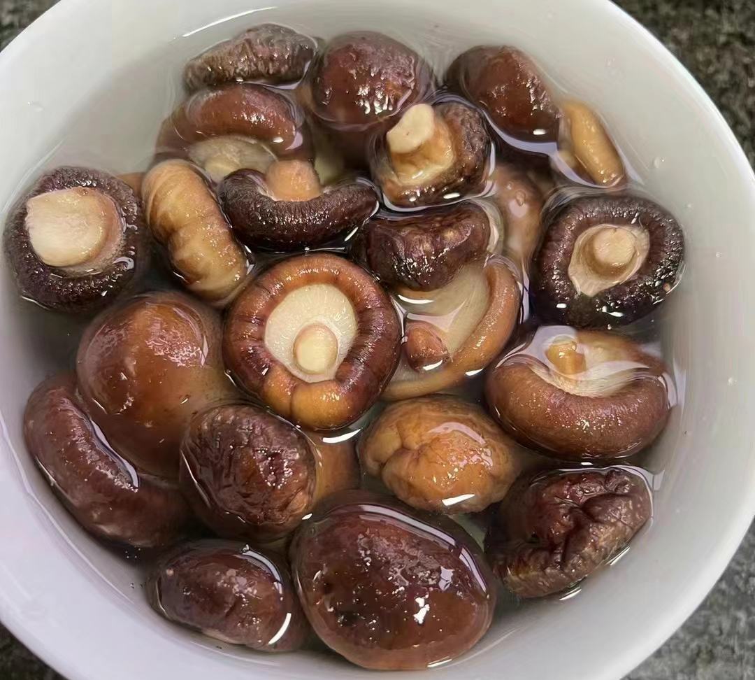 干香菇泡发前后对比图