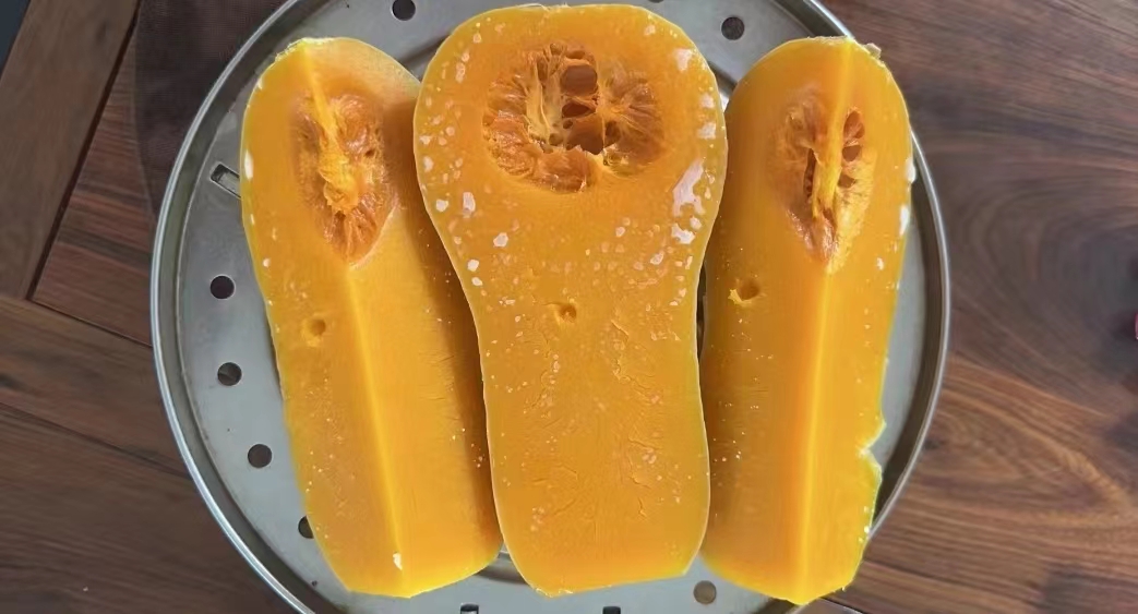 奶油南瓜饭的烹饪过程
