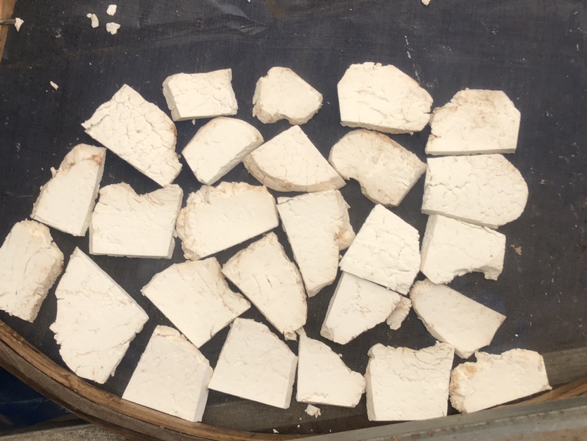 展示参苓白术丸主要成分药材,包括白术片、党参、茯苓等 参苓白术丸药材组成图