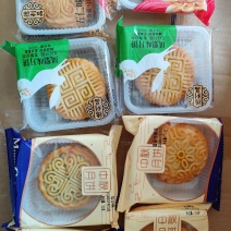 蛋黄莲蓉月饼