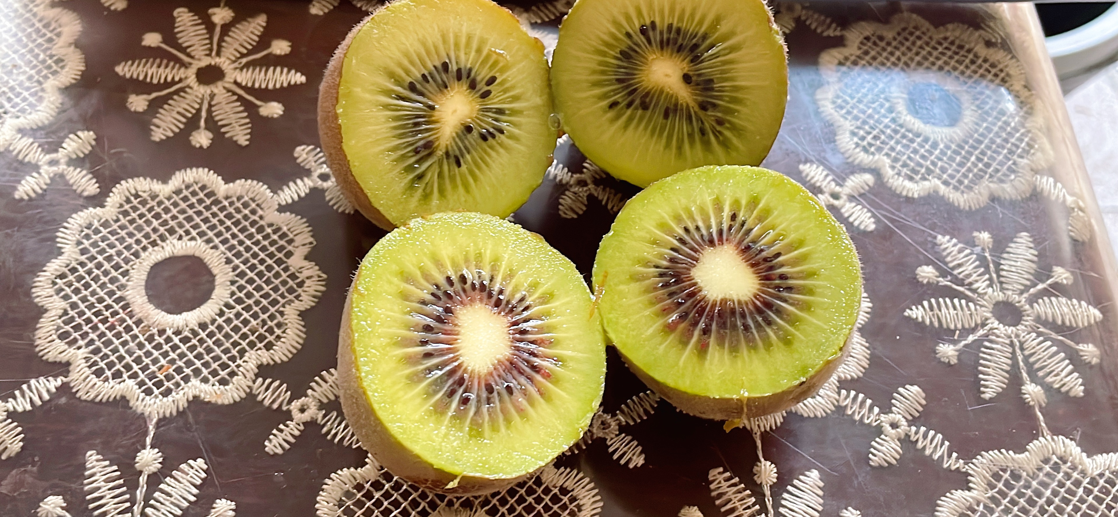 黄心猕猴桃切开特写