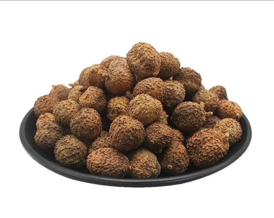 新鲜干燥的春砂仁果实与一瓶金黄色天然洋槐蜂蜜并列摆放于木质托盘上,背景为厨房操作台,光线柔和,突出食材的自然质感 春砂仁与蜂蜜原料展示