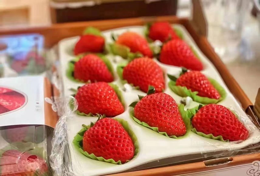 消费者开箱体验久久草莓红颜草莓礼盒