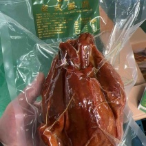 东北老式熏鸡，壹手店配方，一斤七两左右。常温保存六个月，