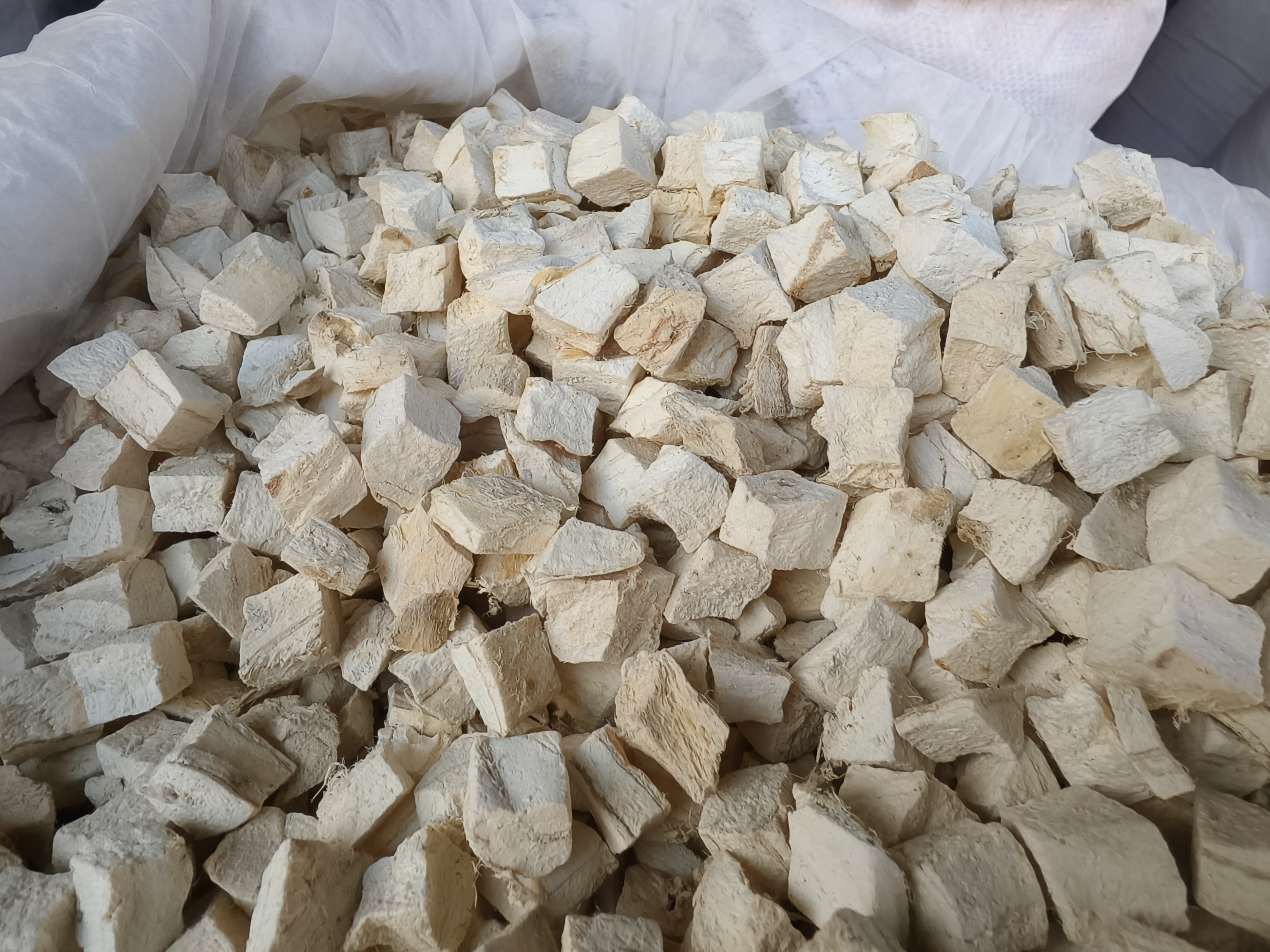 葛根与鬼针草干品对比图