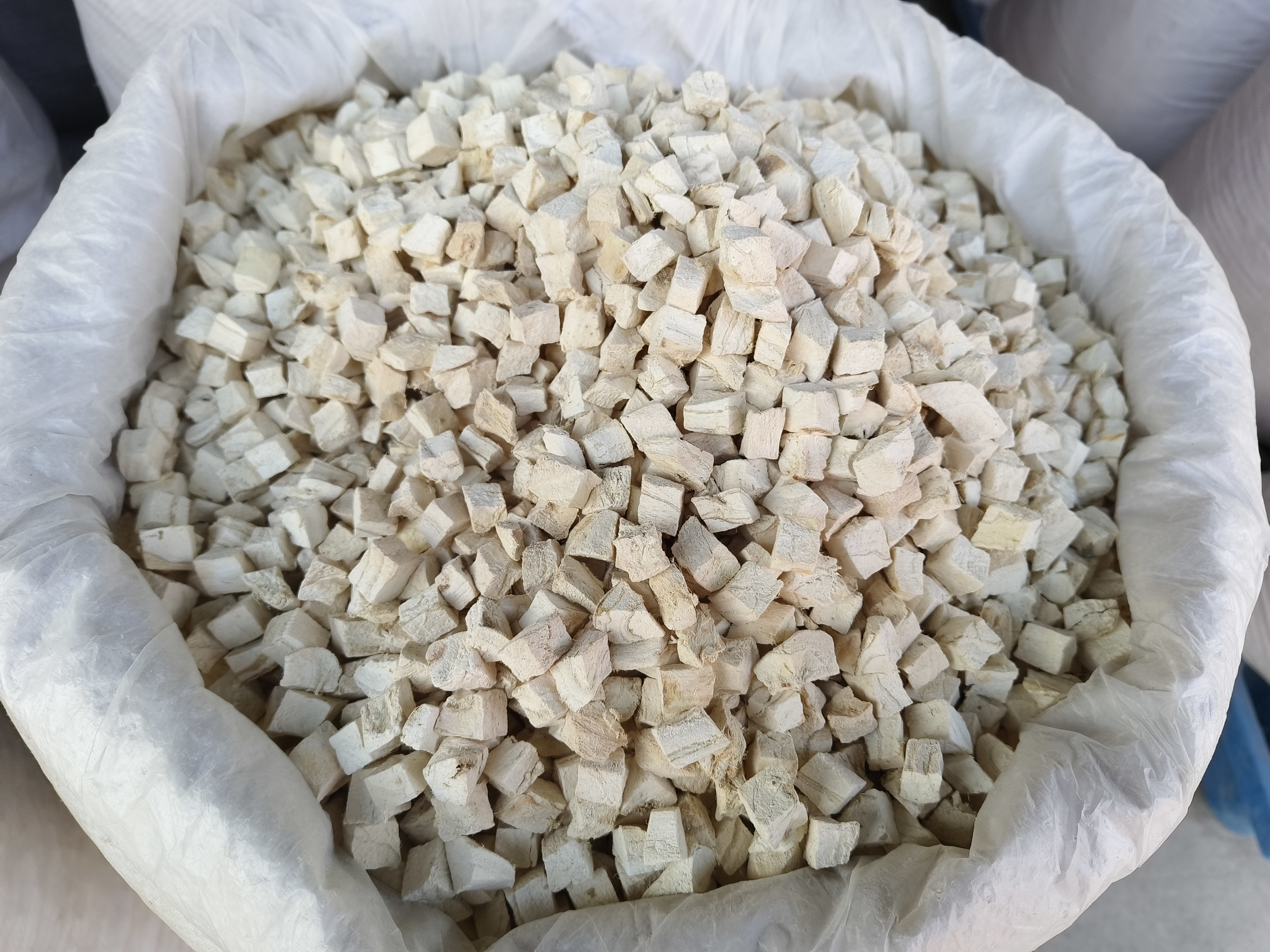 中药房葛根饮片展示图