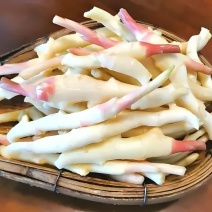 麻柳姜：表皮洁白，茎尖紫红；口感脆嫩，鲜爽著称.