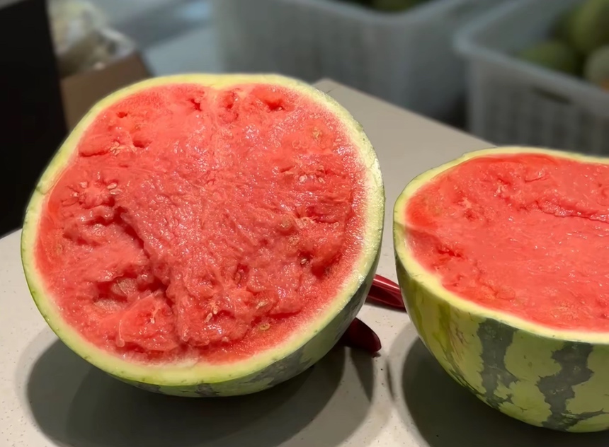 西瓜空心现象展示图