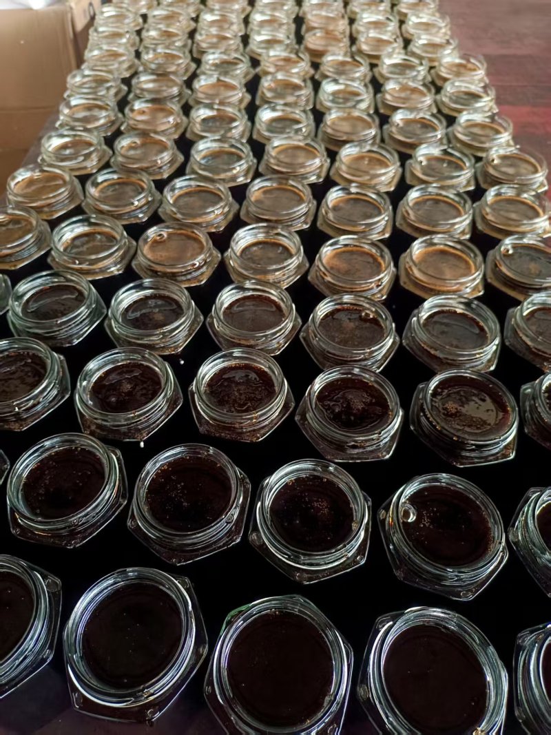 云南黑蜂蜜是什么花的蜜?(云南的黑蜂蜜的功效) 云南黑蜂蜜是什么花的蜜?(云南的黑蜂蜜的功效)