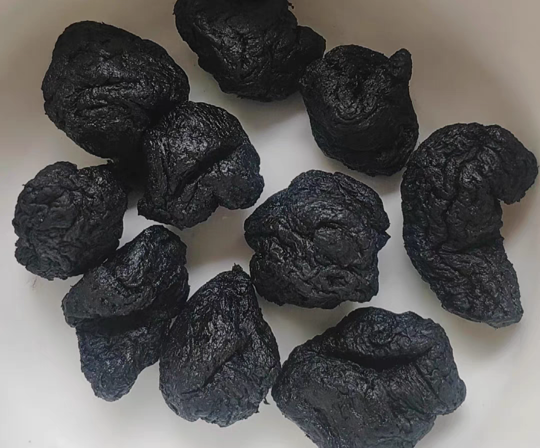 熟地黄与熟地炭对比图示