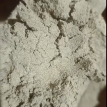 小米糠粉：蛋白5-6，脂肪5，纤维6‌适用于多种家禽和牲畜