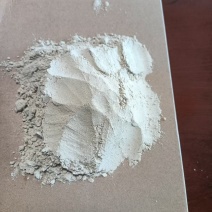 小麦淀粉面，纤维2水12细度70淀粉62蛋白8灰分5