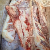 带肉牛胸骨，14一公斤