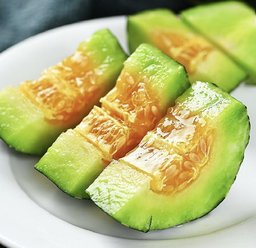 切开的博洋久甜瓜横截面展示