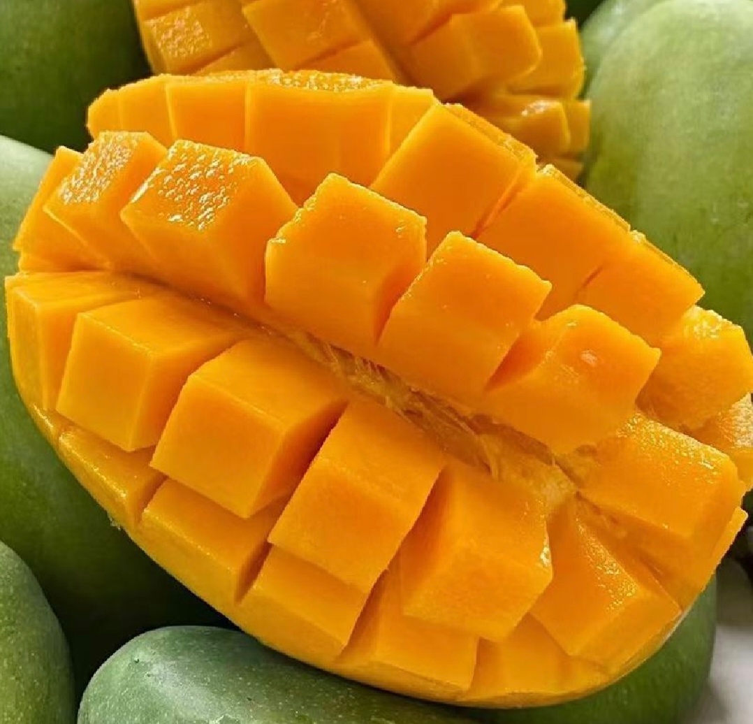 金煌芒切开果肉特写