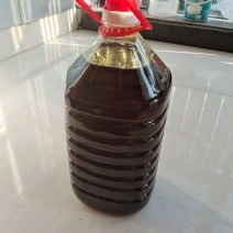刚压榨的农家纯正菜籽油无任何添加