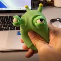 小龙爆眼龙解压玩具瞪眼礼物创意搞怪发泄菜虫减压神器