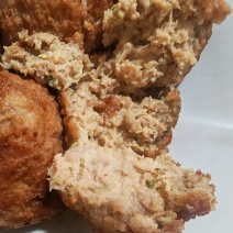 狮子头，单个重量200克实拍品尝，肉质劲道，有肉粒感