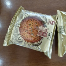 蛋黄莲蓉月饼0.95一个100克
