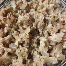 电商**:熟的剔骨肉。筋头巴脑。可定制，包装，贴牌。食堂餐饮