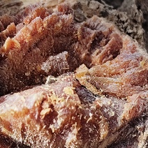 有老板需要，沉年松油红木么，做佛珠是**松油红木