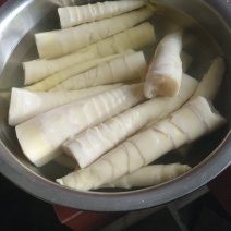 苦笋，有剥皮，不剥皮的