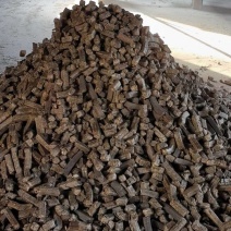 玉米秸秆压块，燃料颗粒热值4000，草球过筛除尘去土