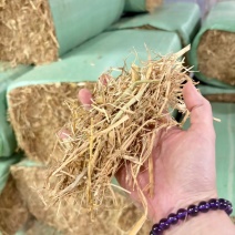 不发霉，水分低，稻草新鲜，