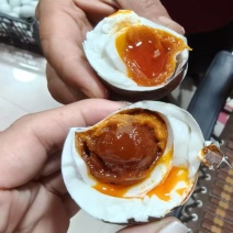 【烤鸭蛋】微山湖特产选用优质散养鸭蛋，烤制而成，咸香流油